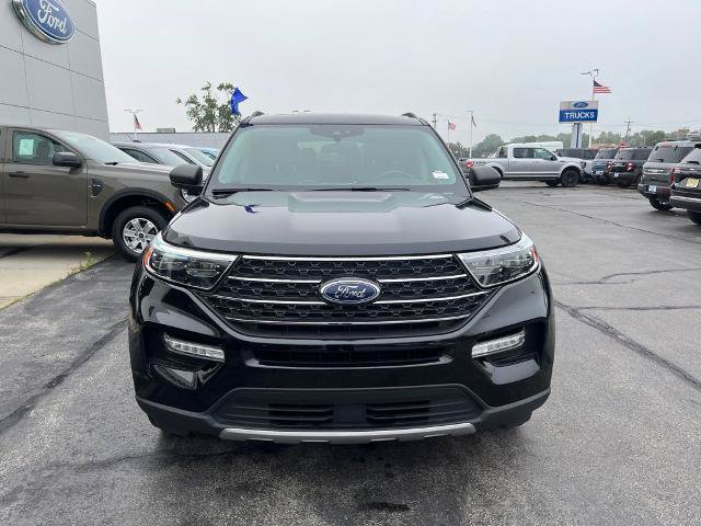 Certified 2023 Ford Explorer XLT w/ Equipment Group 202A AWD/4WD image 2