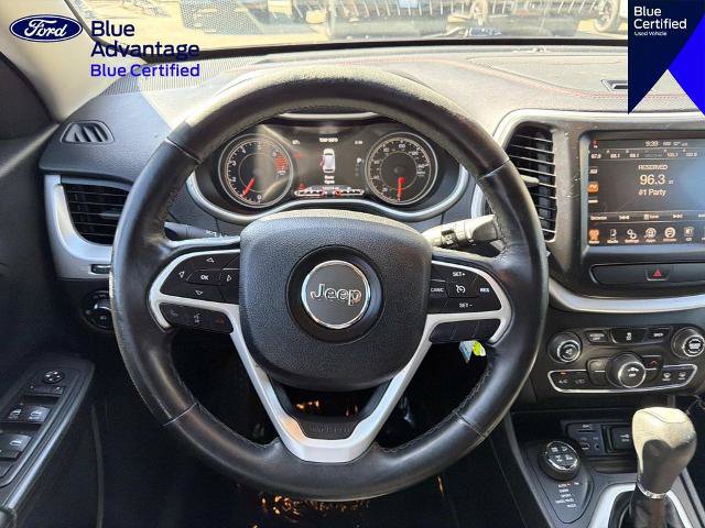 Used 2017 Jeep Cherokee Trailhawk AWD/4WD image 10