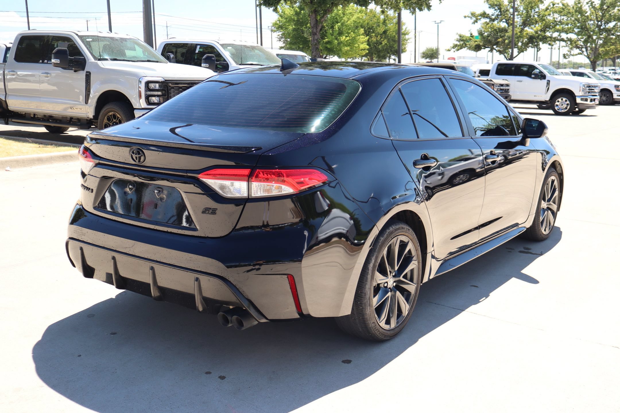 Used 2024 Toyota Corolla SE FWD image 3