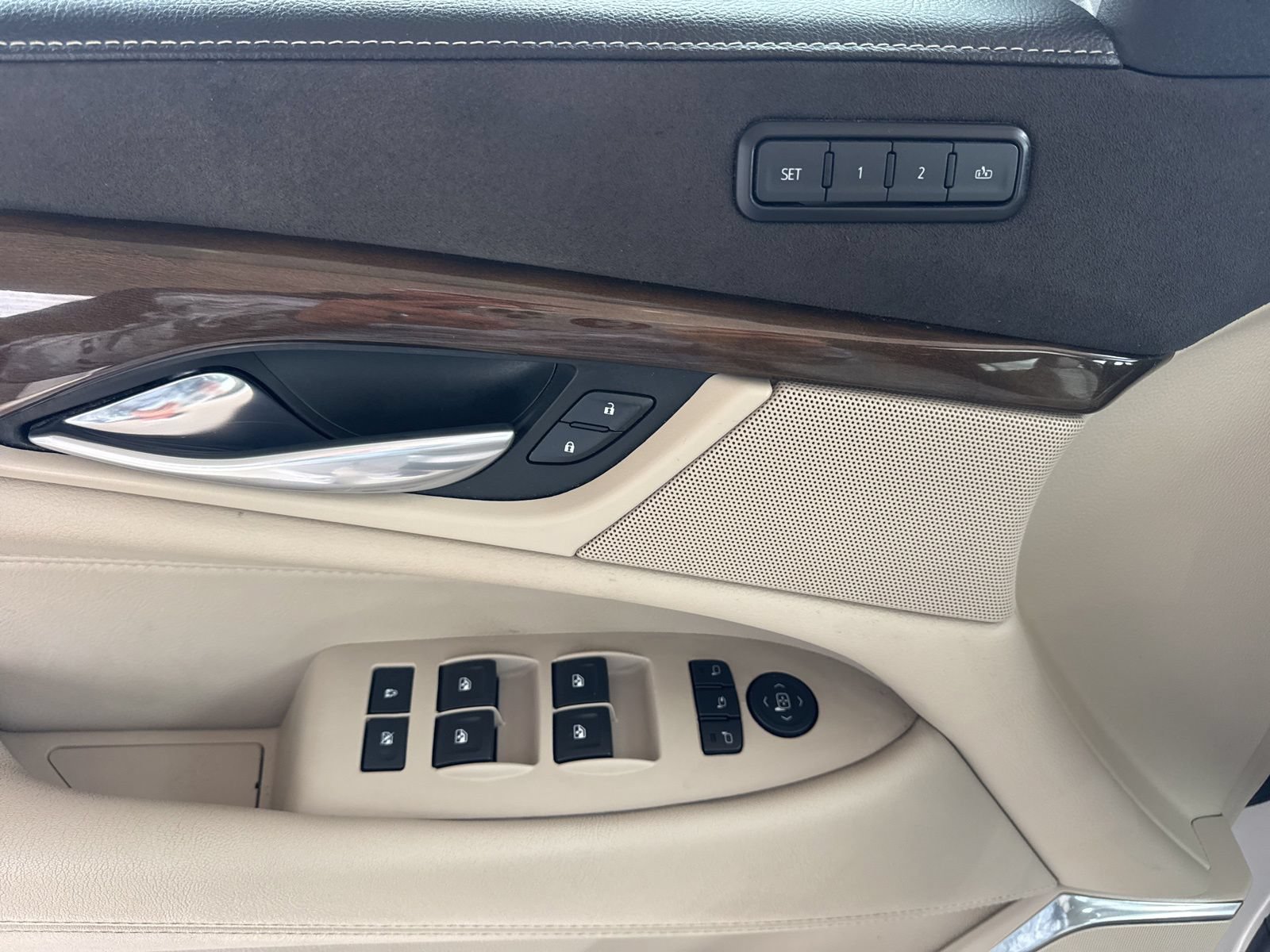 Used 2019 Cadillac Escalade Luxury AWD/4WD image 26