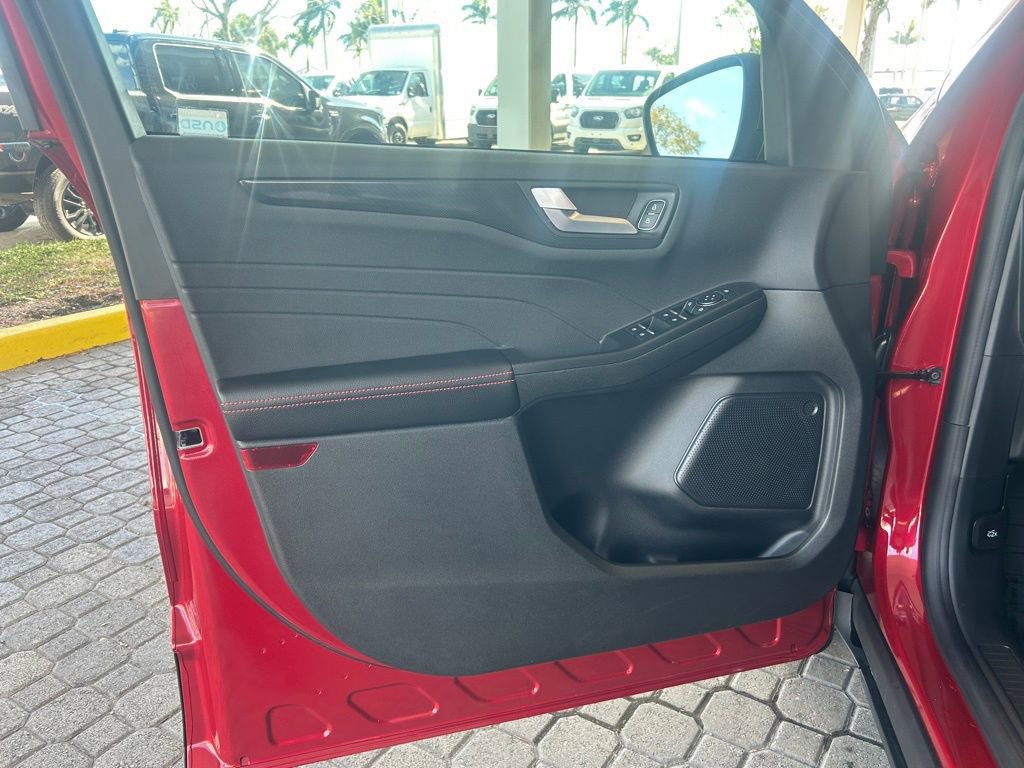 Certified 2025 Ford Escape ST-Line w/ Equipment Group 301A image 37