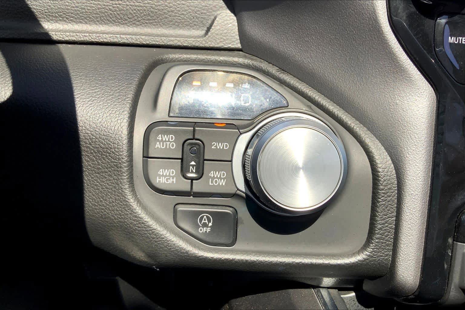 Used 2025 RAM 1500 Laramie w/ Laramie Southwest Edition AWD/4WD image 35