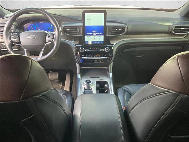 Certified 2021 Ford Explorer Platinum w/ Equipment Group 601A image 18