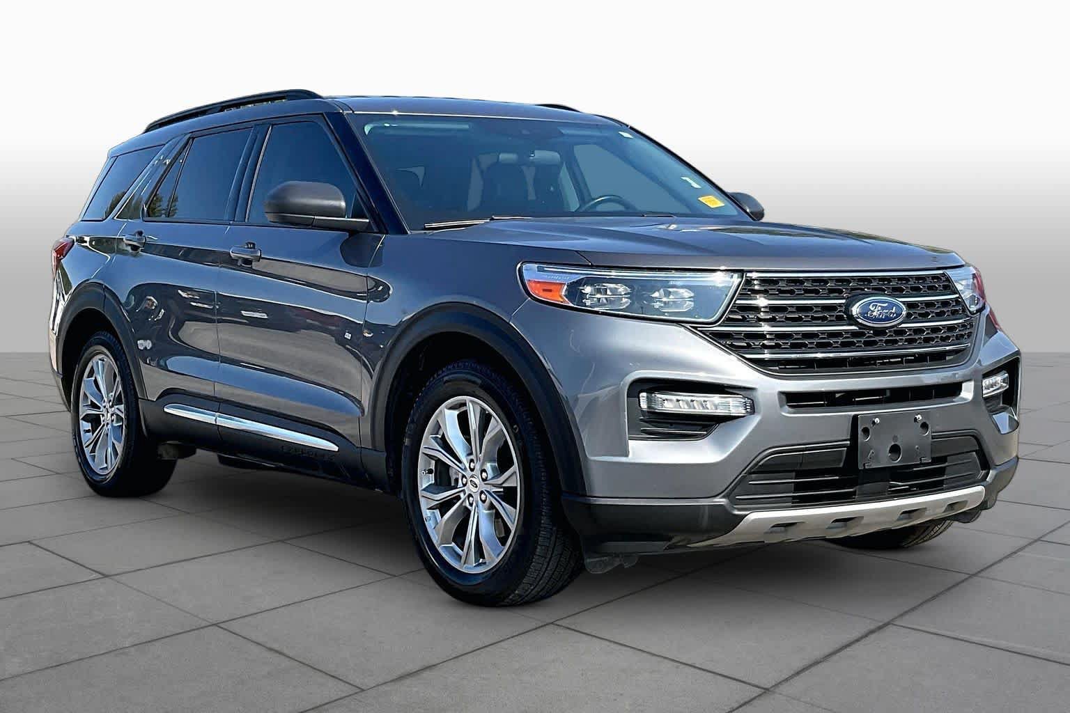 Certified 2023 Ford Explorer XLT w/ Equipment Group 202A RWD image 3