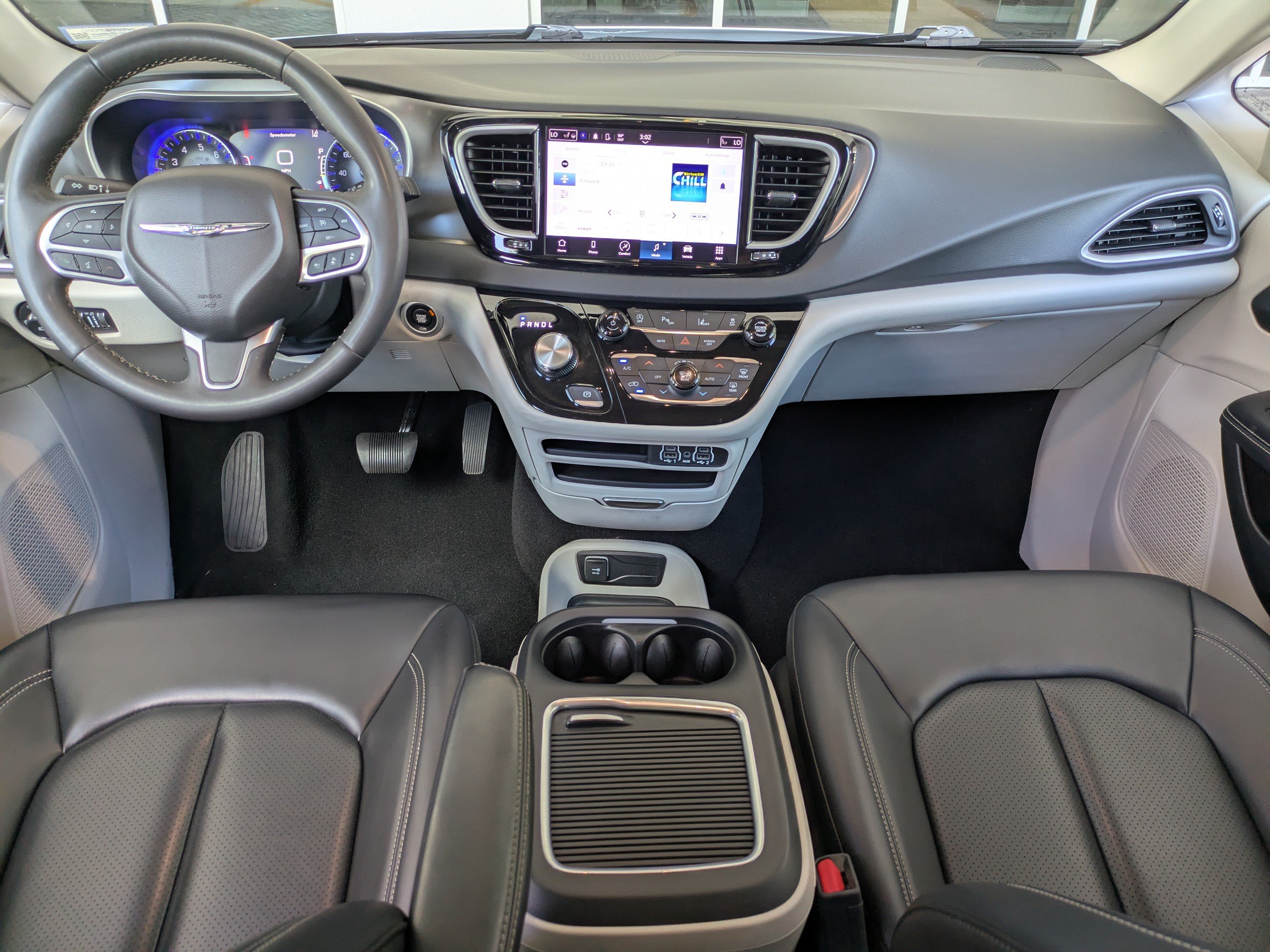 Used 2023 Chrysler Pacifica Touring-L FWD image 17