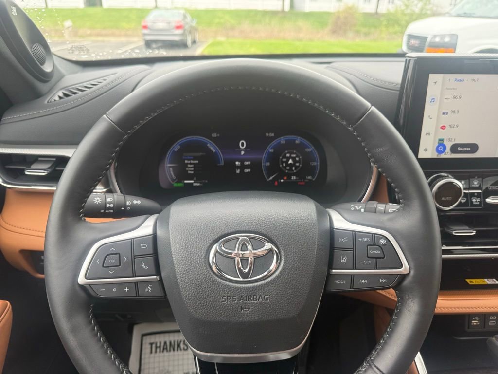 Used 2025 Toyota Highlander Platinum AWD/4WD image 21