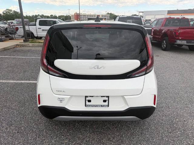 Used 2025 Kia Soul LX w/ LX Technology Package FWD image 7