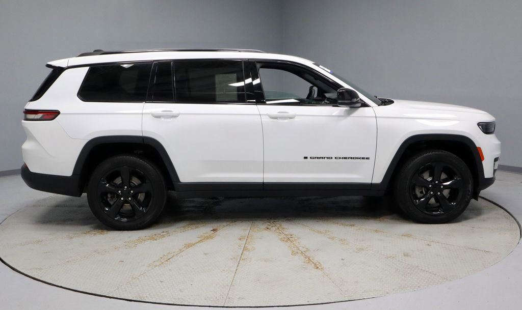 Used 2023 Jeep Grand Cherokee L Laredo AWD/4WD image 12