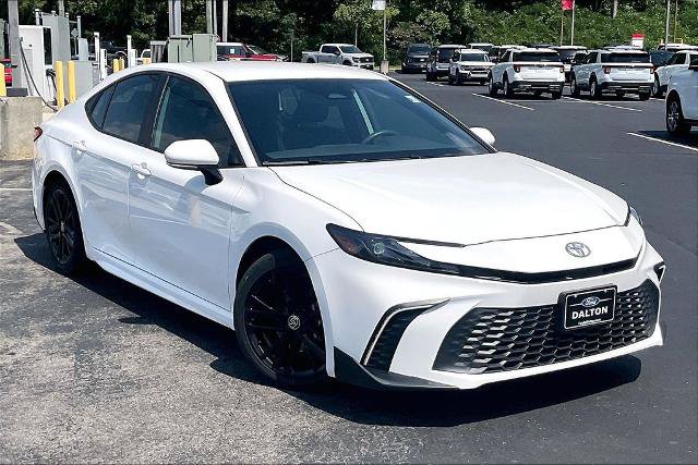 Used 2025 Toyota Camry SE w/ Convenience Package FWD image 2