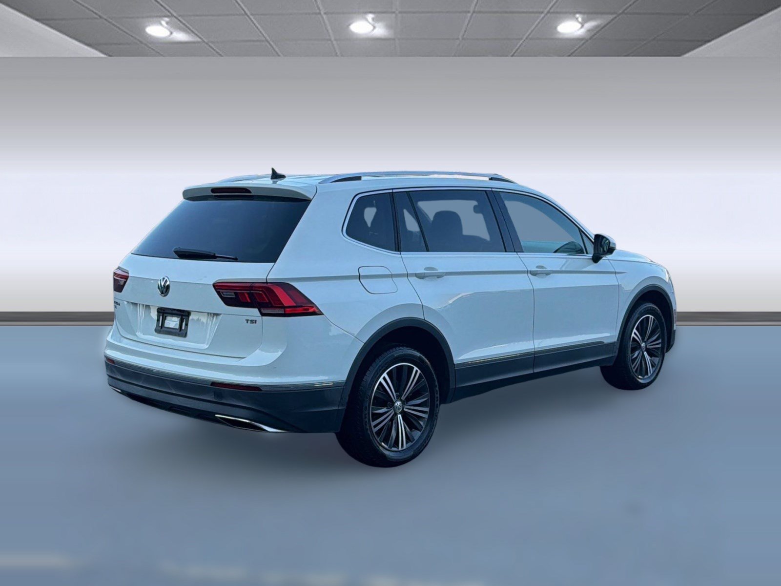 Used 2018 Volkswagen Tiguan SEL FWD image 9