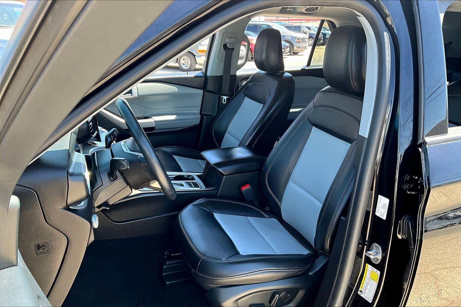 Certified 2022 Ford Explorer XLT w/ Equipment Group 202A RWD image 8