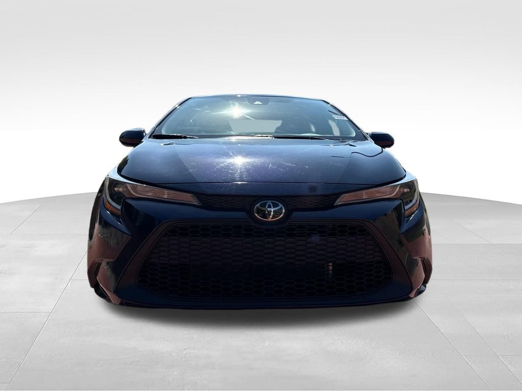 Used 2022 Toyota Corolla LE FWD image 2