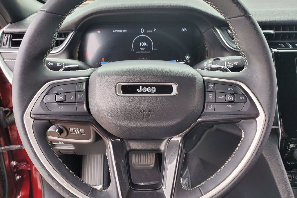 Used 2023 Jeep Grand Cherokee Altitude RWD image 6