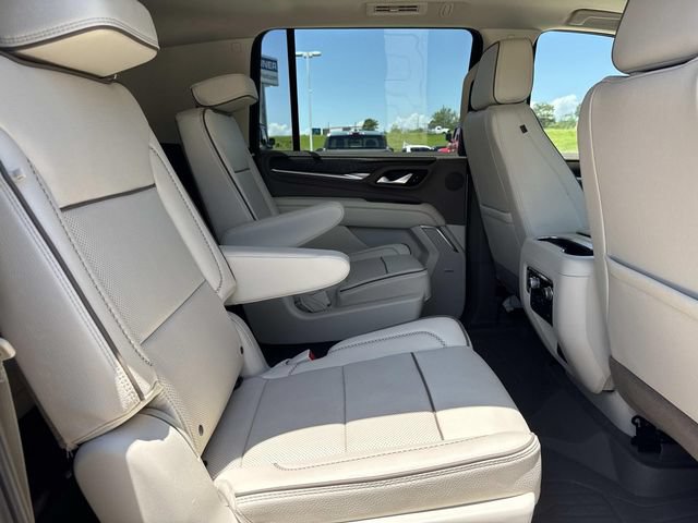 Used 2023 GMC Yukon XL Denali AWD/4WD image 9