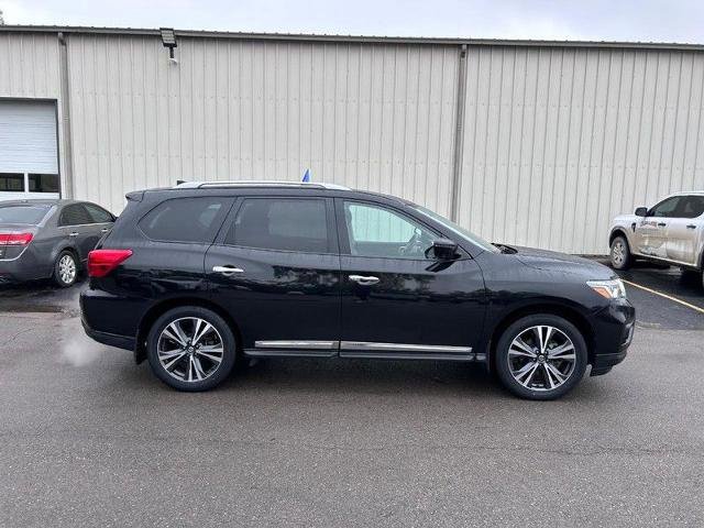 Used 2019 Nissan Pathfinder Platinum image 2