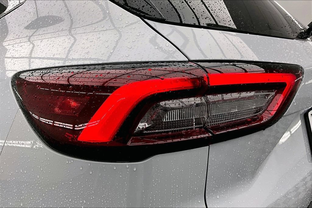 Certified 2025 Ford Escape SE FWD image 30