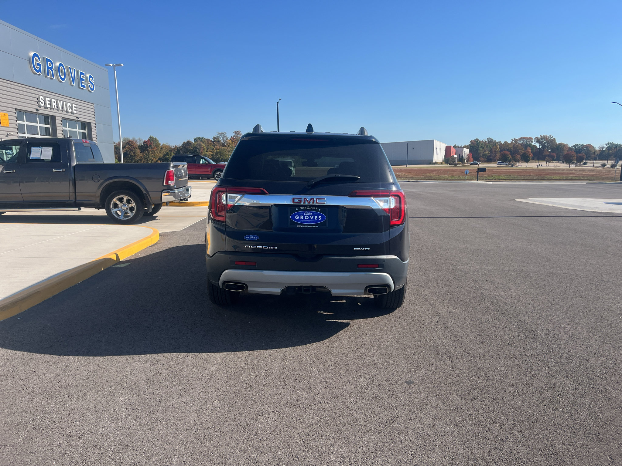 Used 2021 GMC Acadia SLT w/ Technology Package AWD/4WD image 6