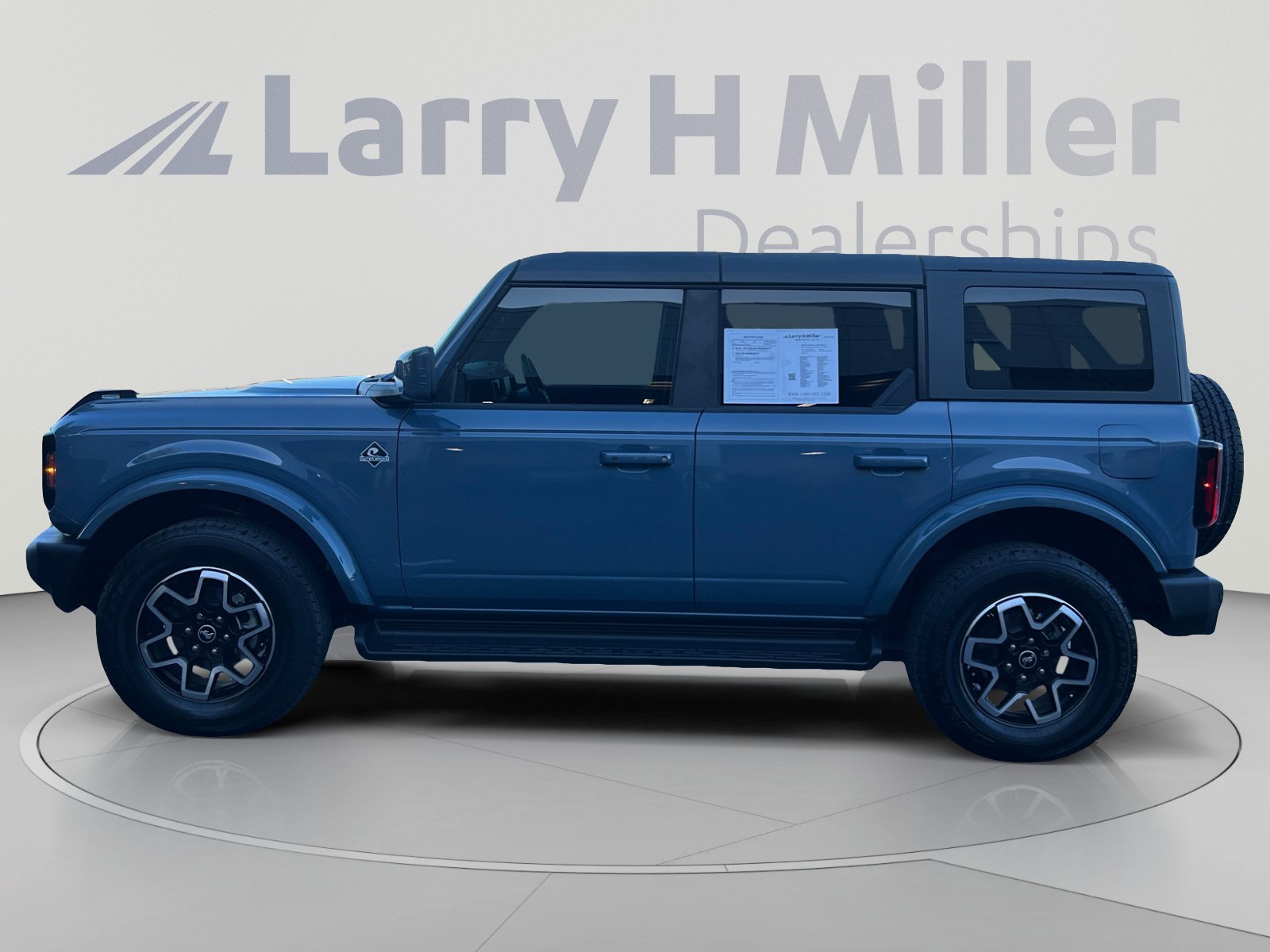 Certified 2025 Ford Bronco Outer Banks AWD/4WD image 2