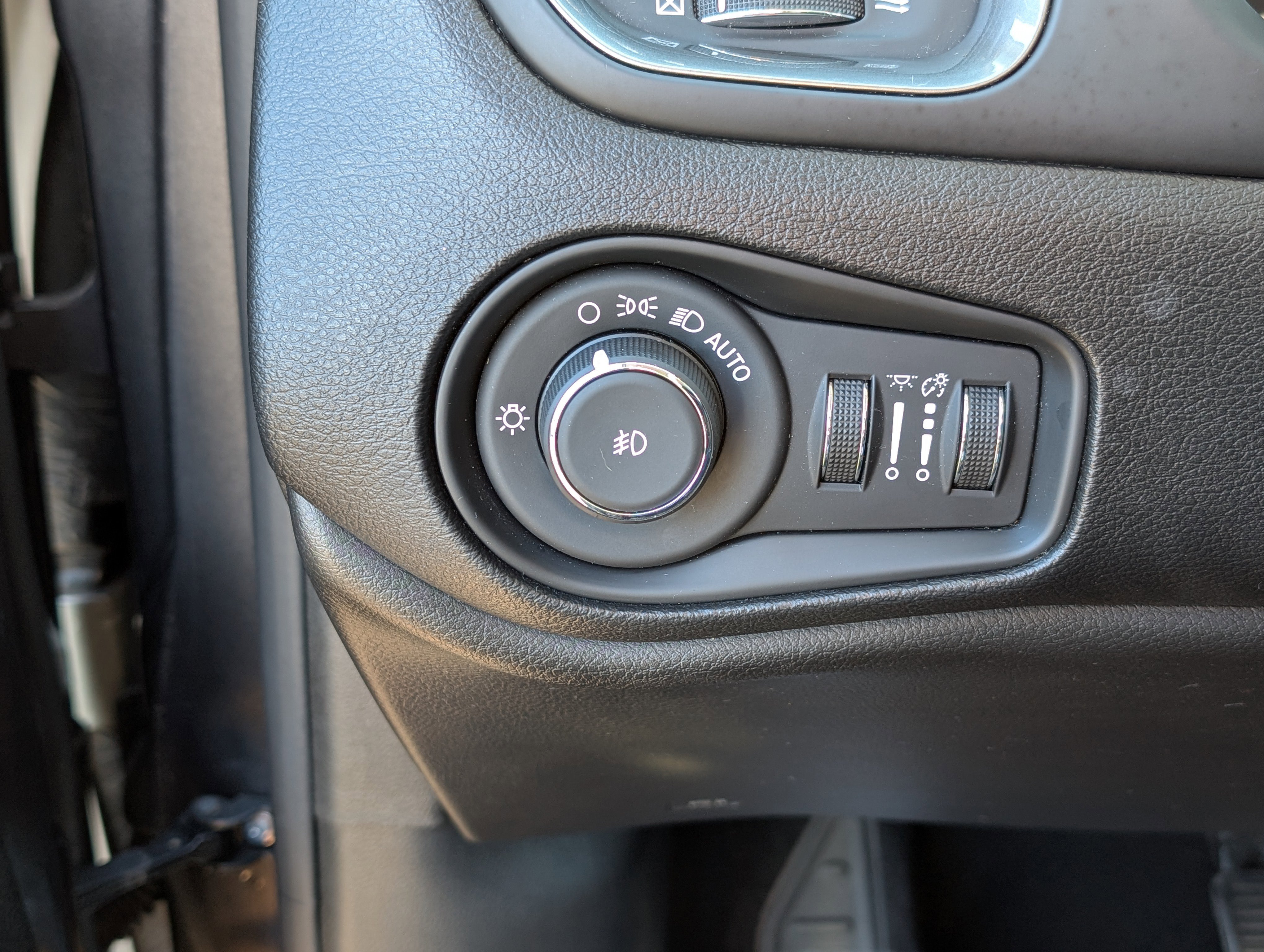 Used 2019 Jeep Renegade Limited w/ UConnect 8.4 Nav Group image 20