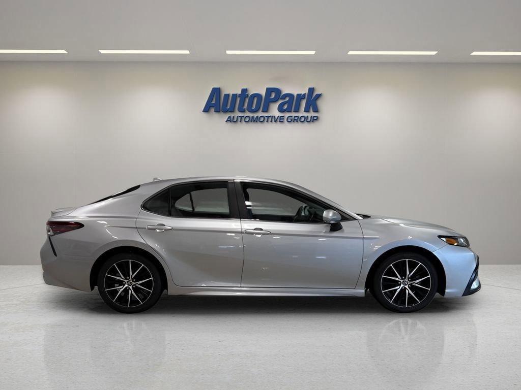 Used 2023 Toyota Camry SE image 6