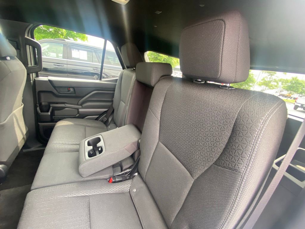 Used 2025 Toyota 4Runner SR5 AWD/4WD image 23