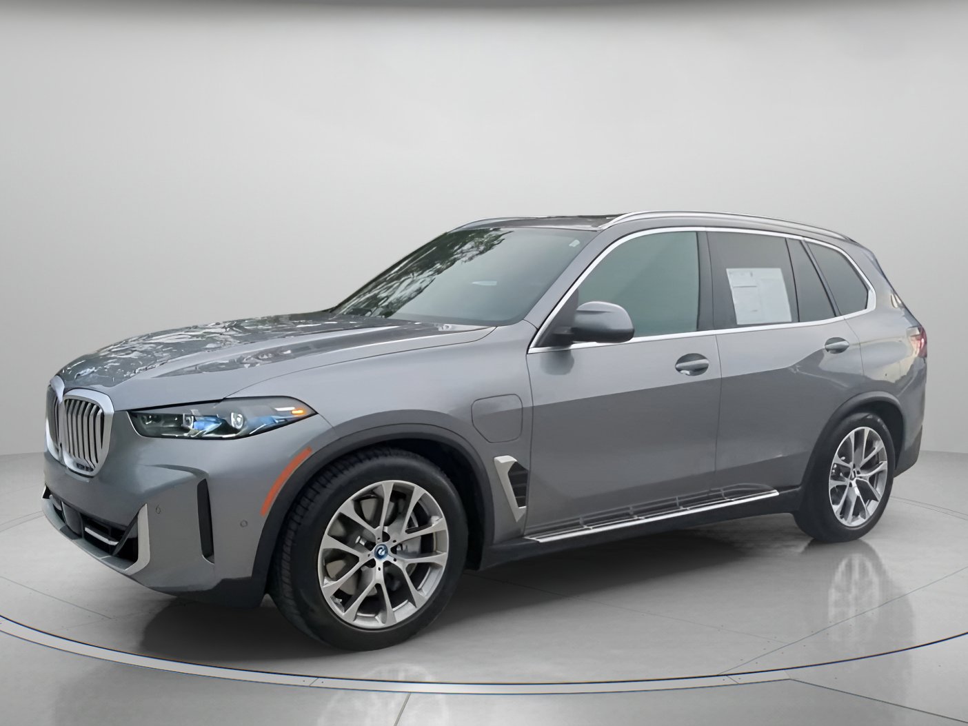Used 2025 BMW X5 xDrive50e AWD/4WD image 13