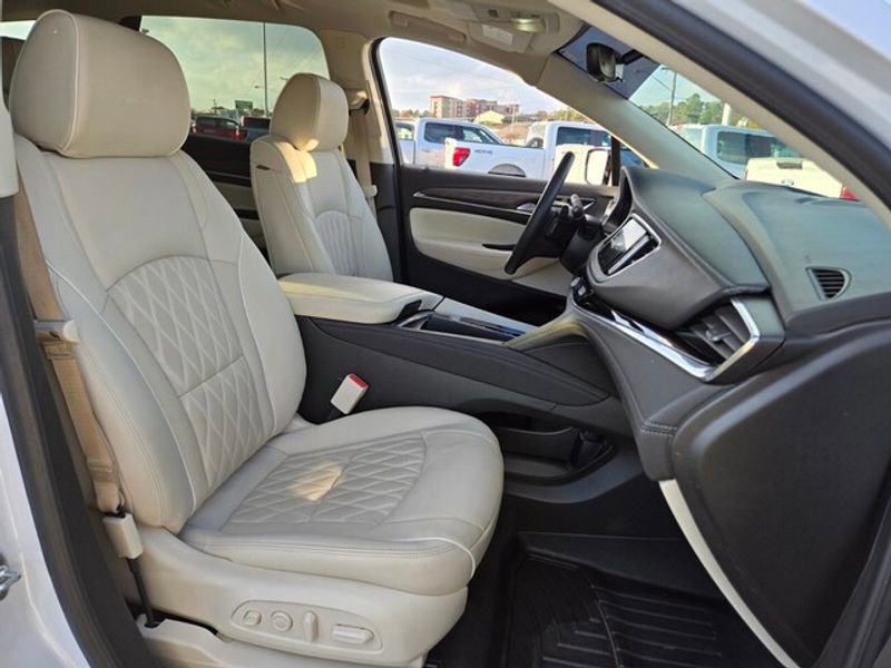 Used 2023 Buick Enclave Avenir w/ Avenir Technology Package image 21