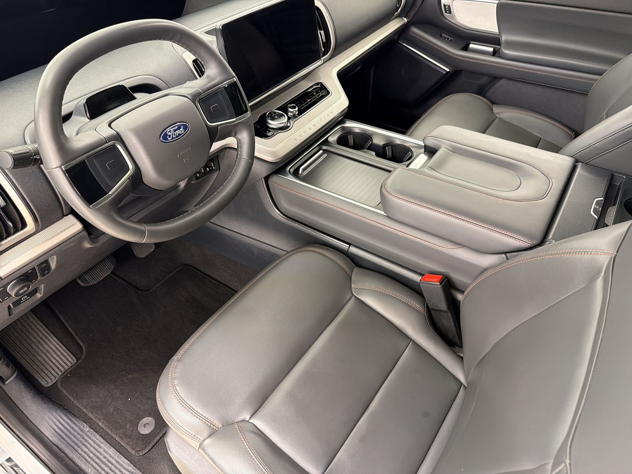 Certified 2025 Ford Expedition Active AWD/4WD image 4