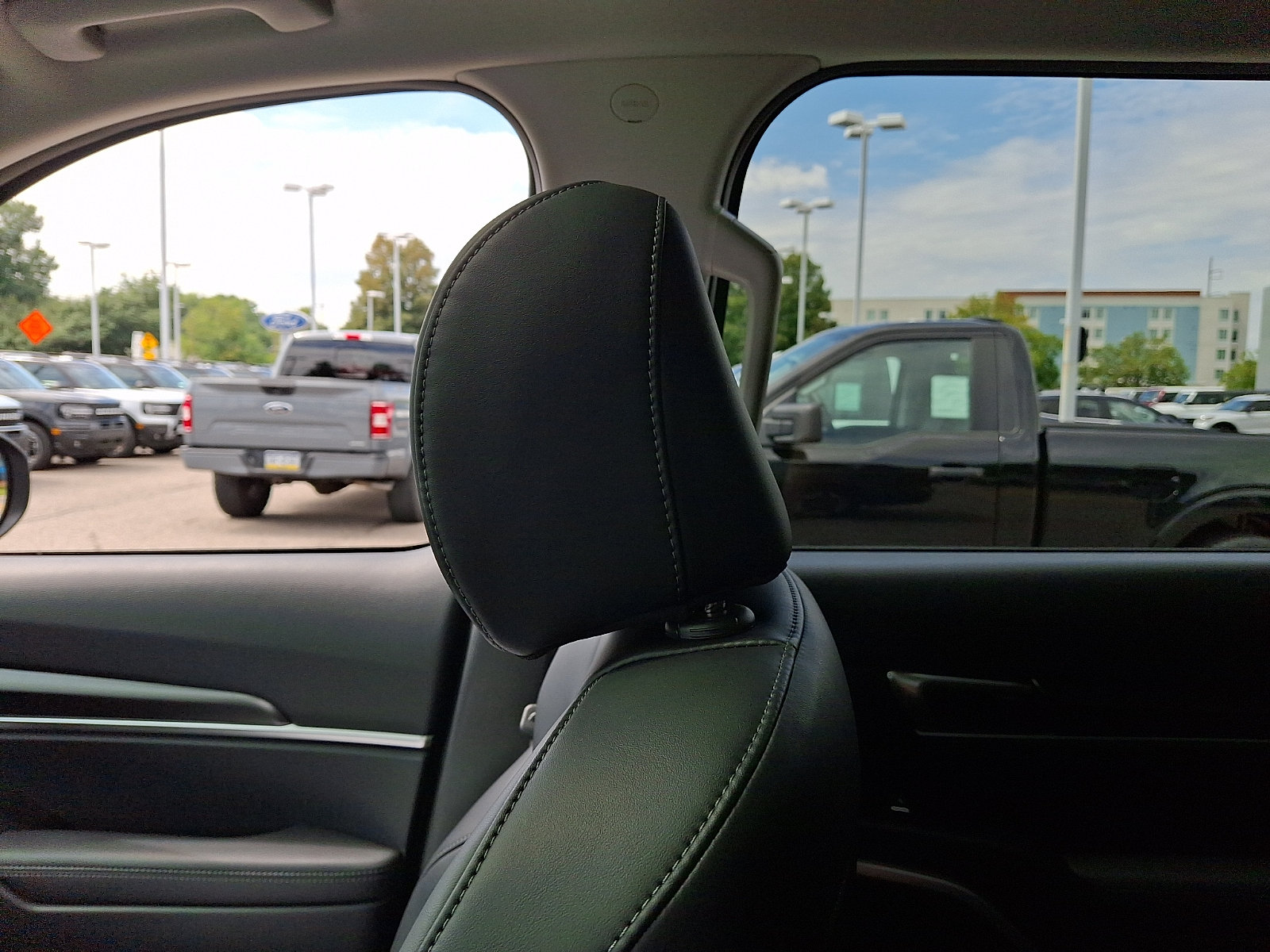 Used 2025 Kia Telluride S AWD/4WD image 16