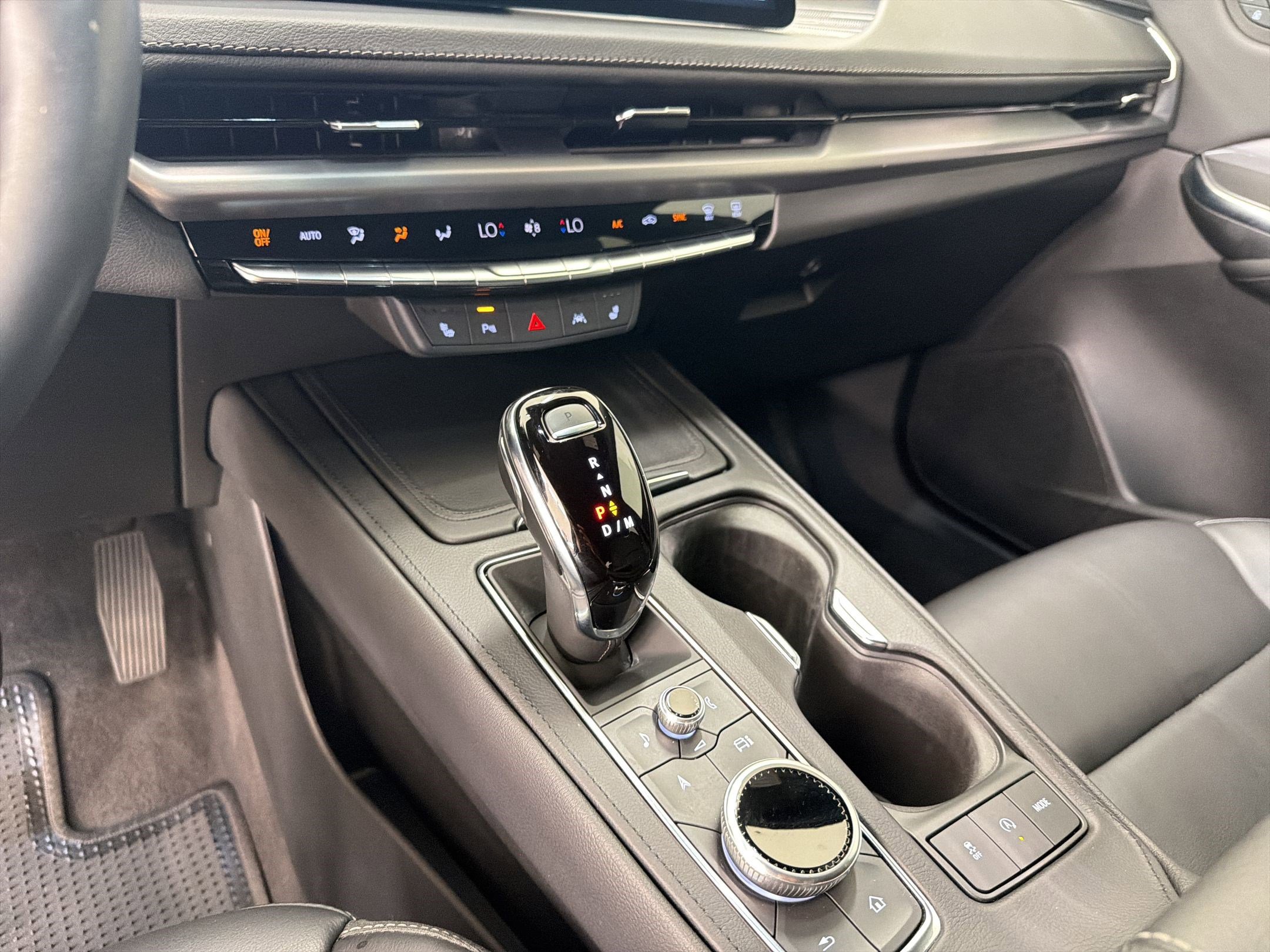 Used 2024 Cadillac XT4 Premium Luxury w/ Cold Weather Package FWD image 18