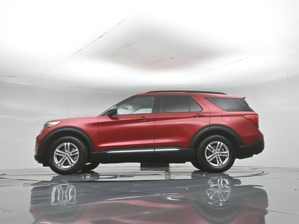 Certified 2023 Ford Explorer XLT RWD image 7