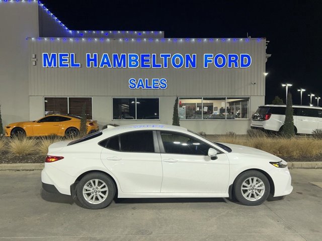 Used 2025 Toyota Camry LE image 2