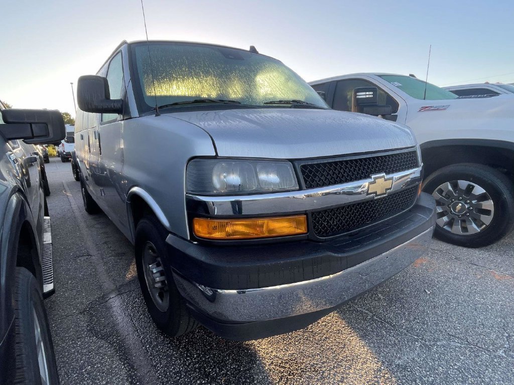 Used 2025 Chevrolet Express 3500 LT w/ LT Preferred Equipment Group RWD image 1