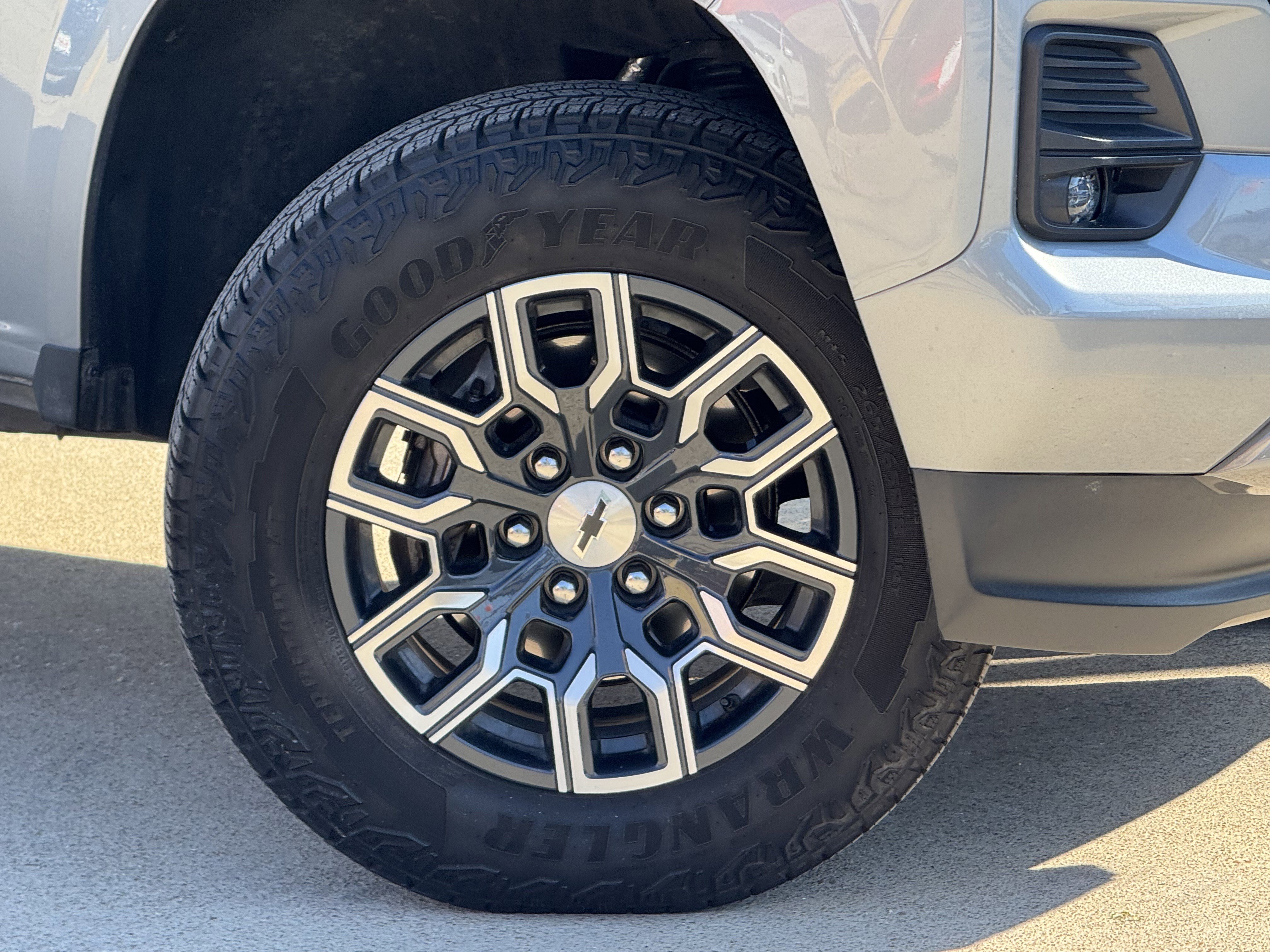 Used 2024 Chevrolet Colorado Z71 w/ Z71 Convenience Package 2 image 8