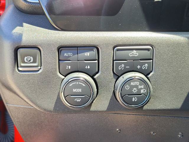 Used 2024 Chevrolet Silverado 1500 LT Trail Boss w/ Convenience Package II AWD/4WD image 26
