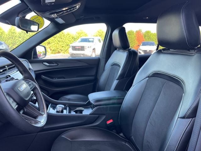 Used 2024 Jeep Grand Cherokee Altitude AWD/4WD image 14
