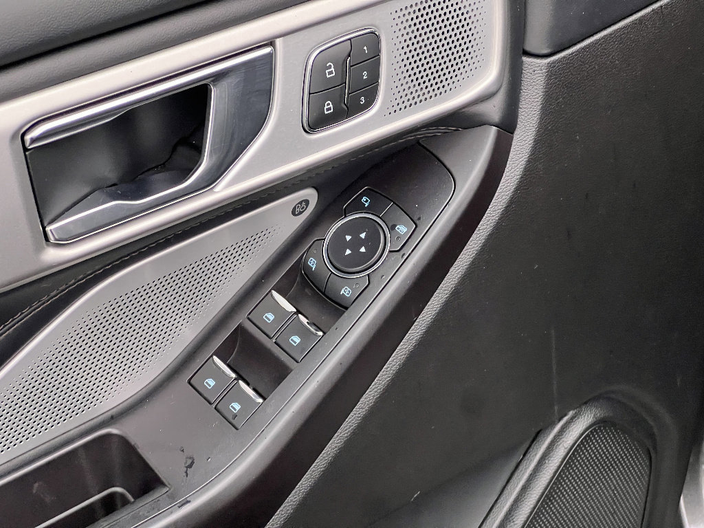 Certified 2020 Ford Explorer Platinum w/ Premium Technology Package image 16