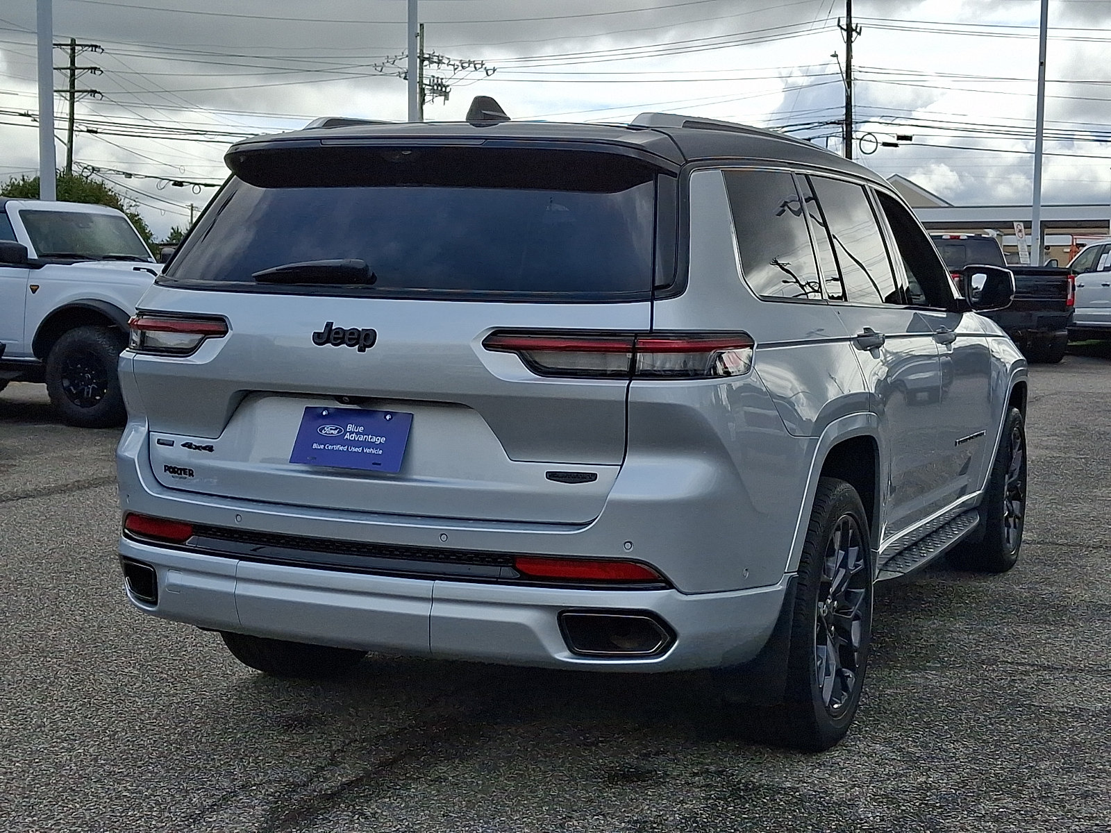 Used 2023 Jeep Grand Cherokee L Summit AWD/4WD image 10