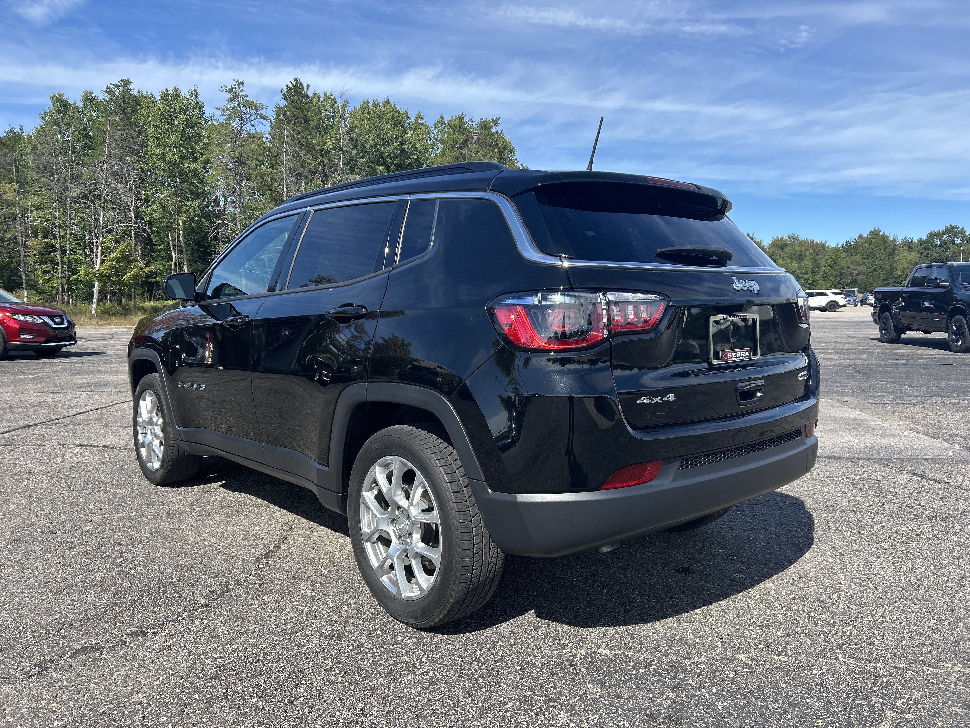 Used 2023 Jeep Compass Latitude AWD/4WD image 6
