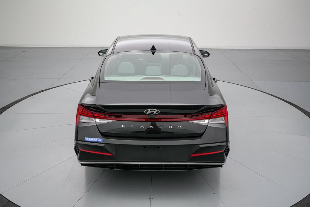 Used 2025 Hyundai Elantra SEL FWD image 5