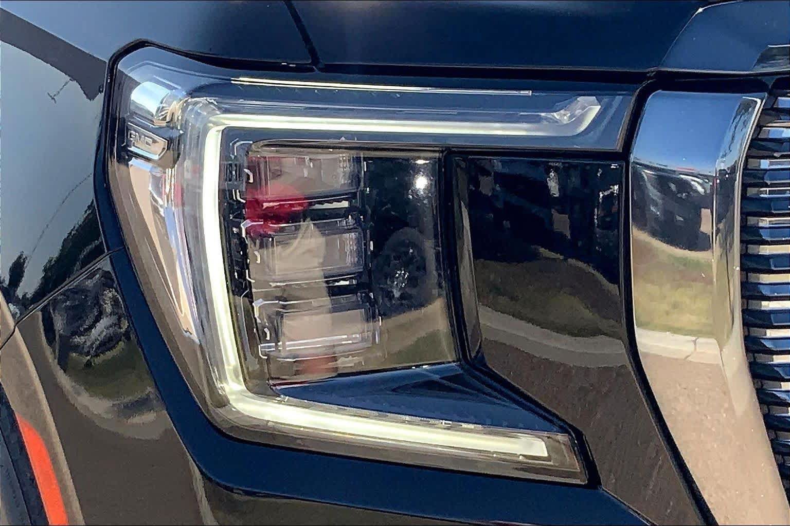 Used 2024 GMC Yukon XL Denali Ultimate AWD/4WD image 28