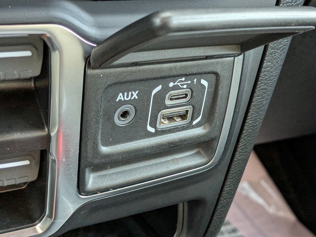 Used 2023 Jeep Wrangler Willys image 23