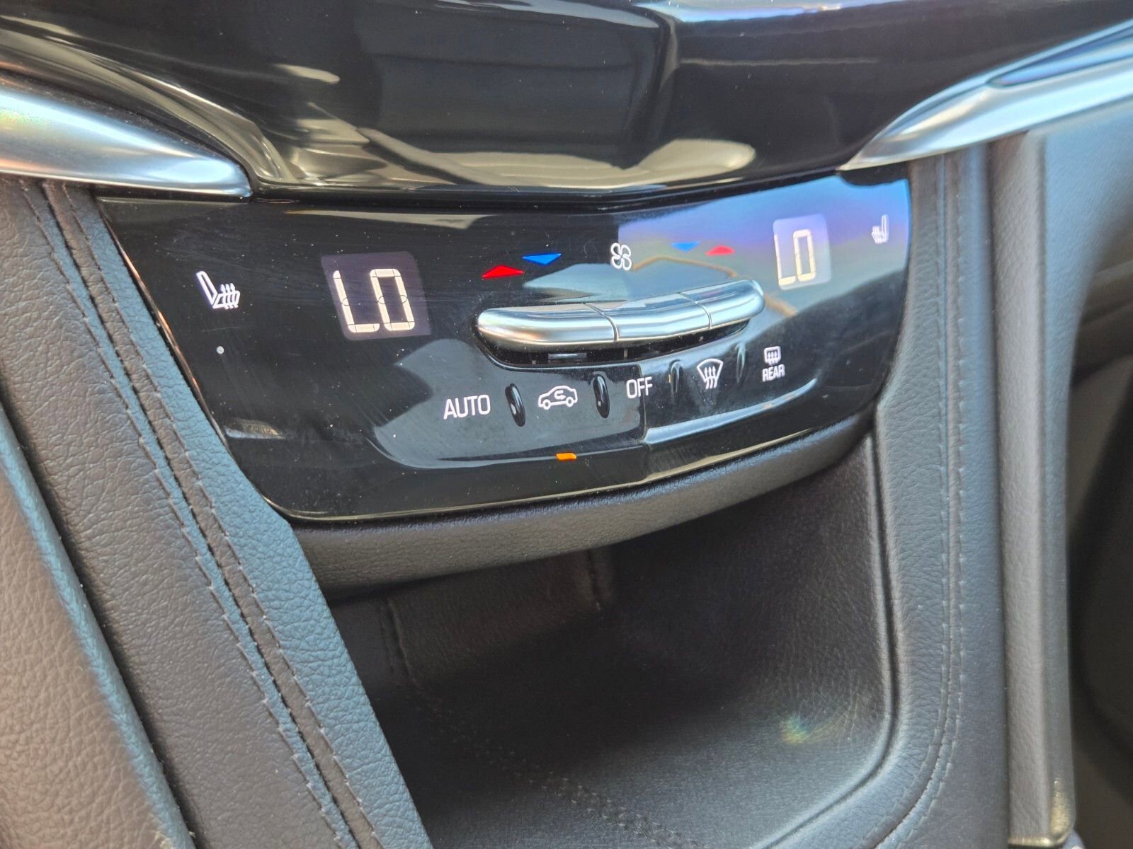 Used 2022 Cadillac XT6 Sport w/ LPO, Premium Carpet Package AWD/4WD image 24