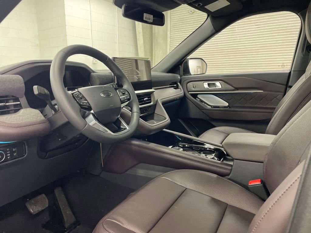 Certified 2025 Ford Explorer Platinum w/ LUX Leather Package image 6