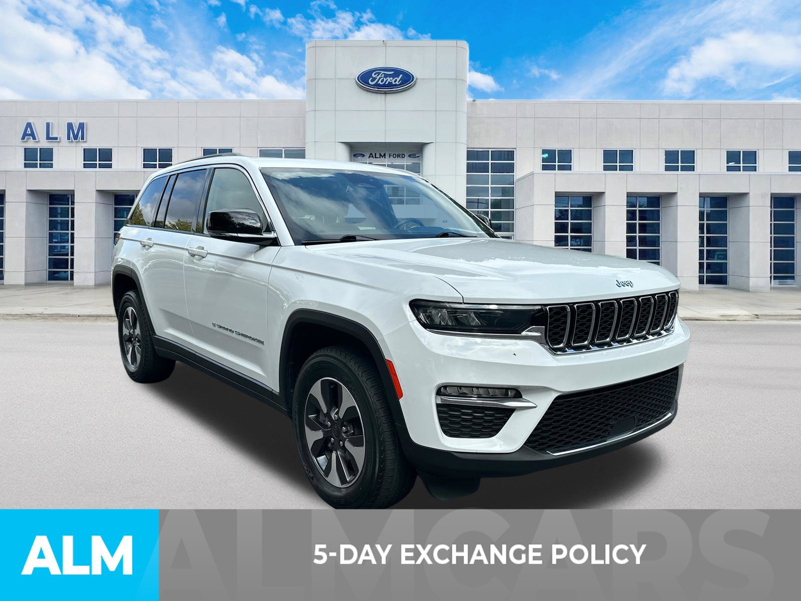 Used 2024 Jeep Grand Cherokee Limited 4xe AWD/4WD image 3