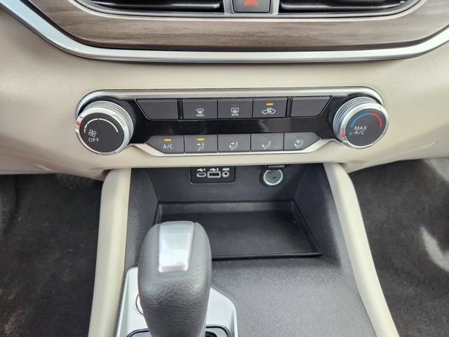 Used 2025 Nissan Altima 2.5 SV FWD image 18