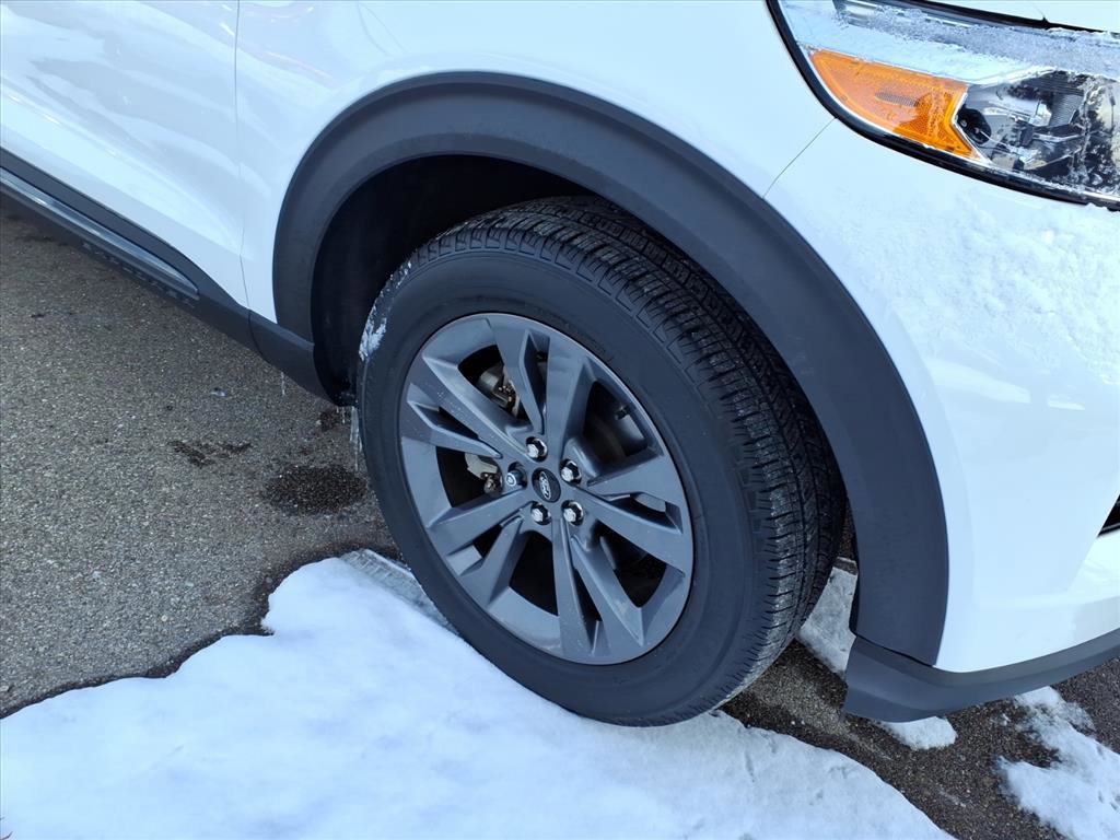 Certified 2023 Ford Explorer XLT w/ Equipment Group 202A image 5