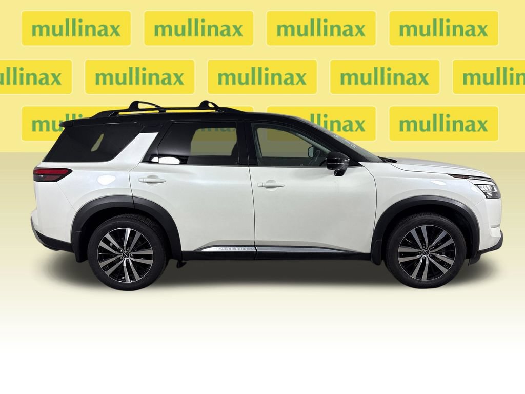 Used 2024 Nissan Pathfinder Platinum FWD image 2