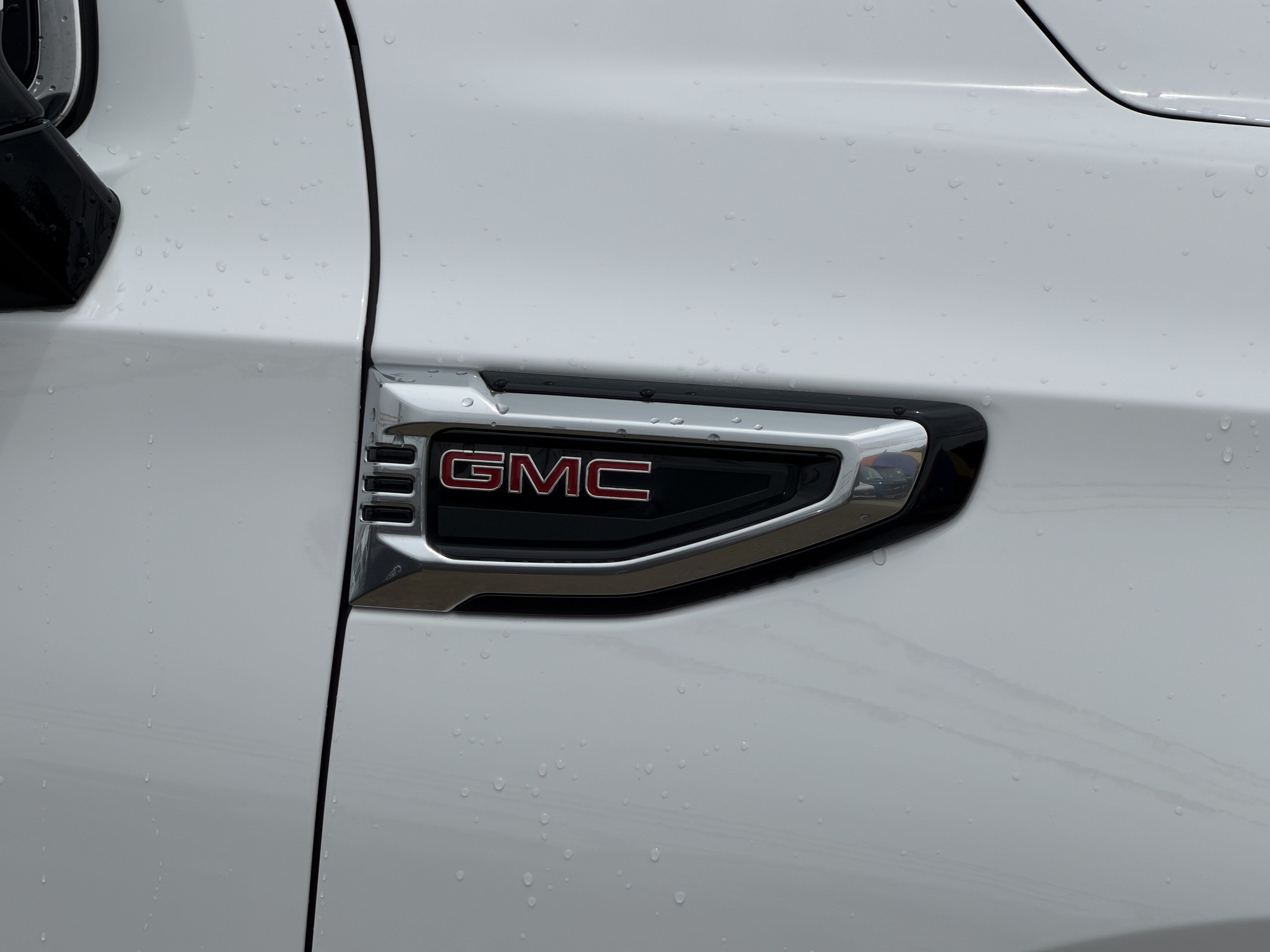 Used 2025 GMC Yukon XL Denali AWD/4WD image 5