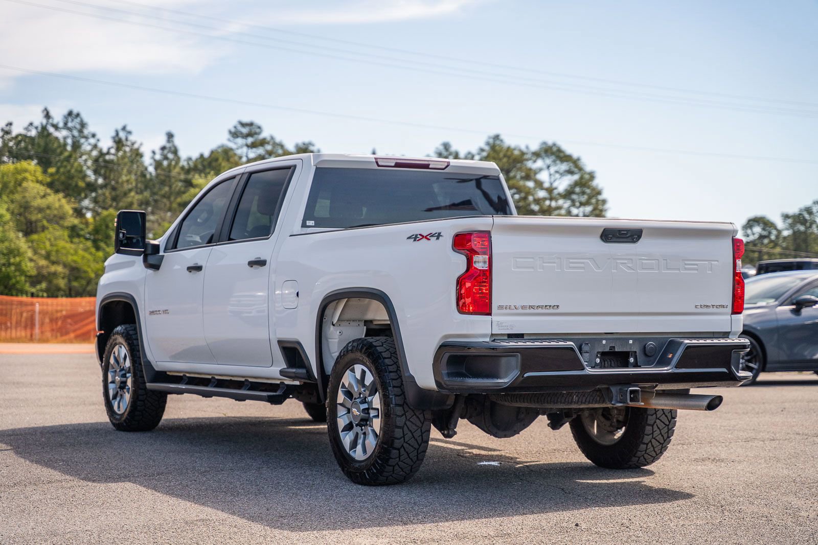 Used 2022 Chevrolet Silverado 2500 Custom w/ Custom Value Package image 3